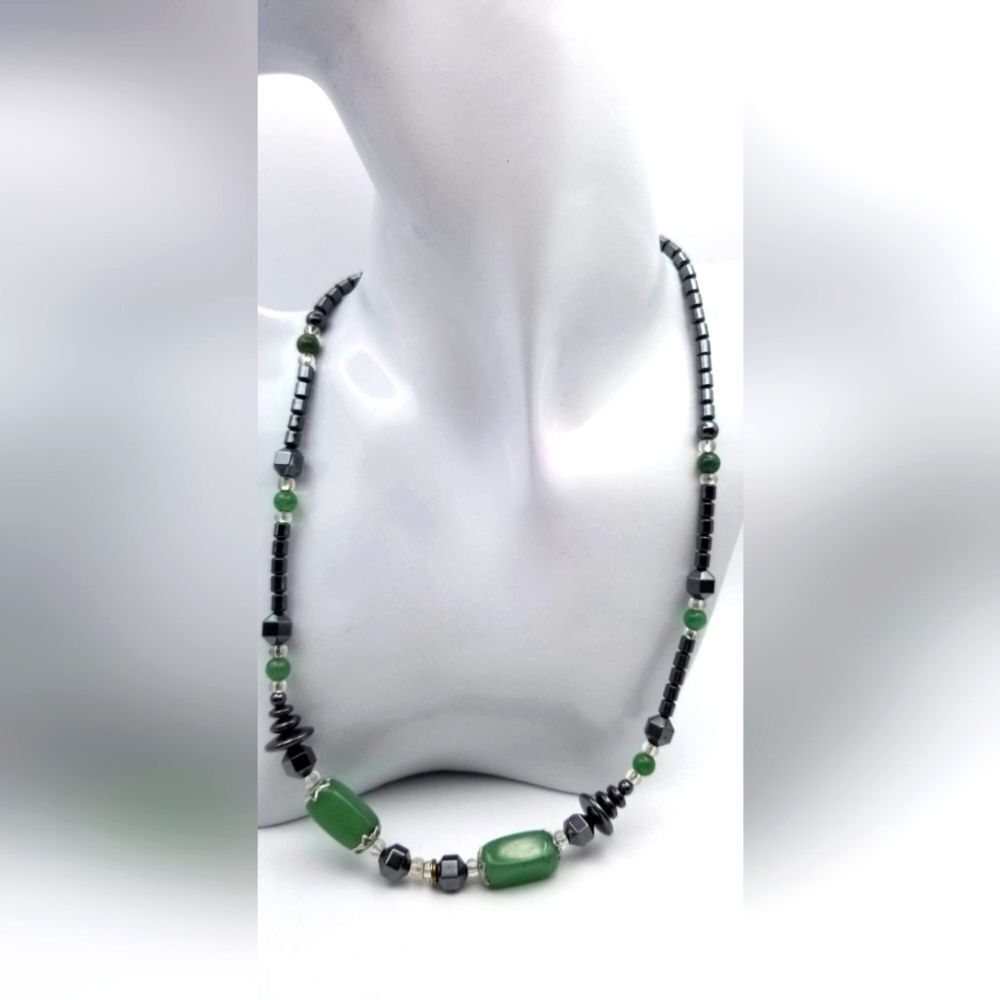 Tender resolve metallic beaded‎ necklace